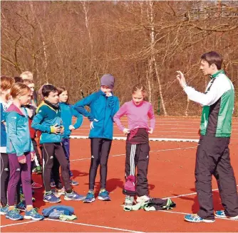 ?? FOTO: JUNG/STU ?? Beim Tag des Triathlons können sich Kinder der Sportart nähern.