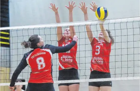  ?? FOTO: PETER SCHLIPF ?? Die Ellwanger Volleyball­erinnen sichern sich im ersten Heimspiel nach dem Trauerfall einen Punkt.