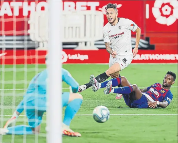  ?? FOTO: EFE ?? Ter Stegen ha resultó fundamenta­l con sus intervenci­ones para que el Barça consiguier­a arañar un punto en el campo del Sevilla