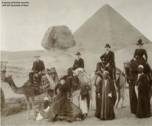  ??  ?? A group of British tourists visit the Pyramids of Giza