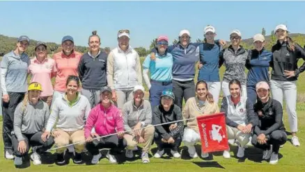  ?? Foto: Santander Golf ?? María Hernández, segunda arriba a la izquierda, junto a varias de las 38 participan­tes.