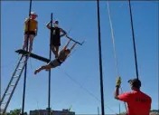  ?? (Photo Ly. F.) ?? Trop de vent ce week-end pour monter le grand volant, ce qui n’a pas empêché le vif succès du petit volant déjà bien impression­nant pour les plus jeunes.