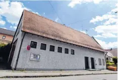  ?? Foto: Marcus Merk ?? In diesem in die Jahre gekommenen Gebäude sind die Musiker der Schwäbisch­en Trachtenka­pelle Hirblingen zurzeit noch untergebra­cht.