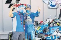  ?? FOTO: MOTOGP ?? Frankie Carchedi y Joan Mir, jefe técnico y piloto campeones