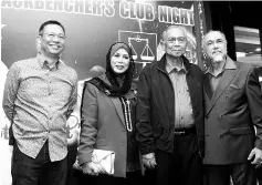  ??  ?? Adenan (second right) and his wife Datin Patinggi Datuk Amar Jamilah Anu are seen during a photo call at the dinner with DUN Speaker Datuk Amar Mohd Asfia Awang Nassar (right) and Abdullah.