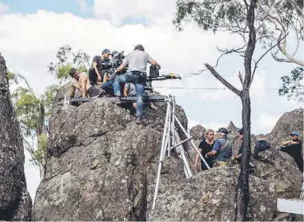  ?? JORDAN KIRK/FREMANTLE MEDIA AUSTRALIA ?? Director Larysa Kondracki, lower centre, speaks to crew members while shooting on location for Picnic at Hanging Rock in Woodend, Victoria, Australia.