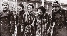  ??  ?? Soldiers who participat­ed in the liberation of Auschwitz on January 27, 1945