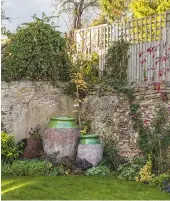  ??  ?? Sue and Peter’s split-level garden was relandscap­ed and some of it was terraced. Urns, Burford Garden Company.