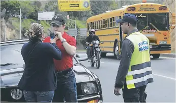  ?? FOTO: EL HERALDO ?? Algunos conductore­s pagan hasta 16 mil lempiras porque son reincident­es al ir ebrios al volante.