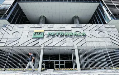  ?? [Reuters/Sergio Moraes] ?? Petrobras, einer der spendabels­ten Konzerne 2022, musste im Vorjahr den Rotstift ansetzen.