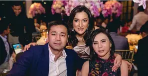  ??  ?? 2 Hayden Kho & Vicki Belo with the celebrant