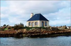  ??  ?? La maison du gardien de Nohic (Morbihan) après sa rénovation en mai.