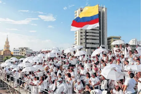  ?? REUTERS ?? del acuerdo de paz se realizó en Cartagena de Indias. Hoy, los colombiano­s deberán refrendarl­o en las urnas.