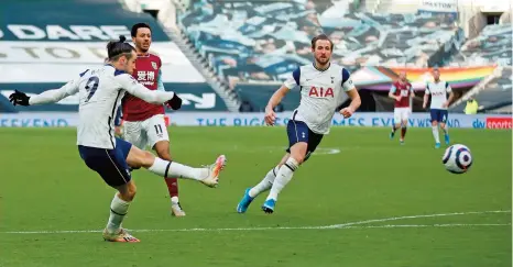  ?? (AFP) ?? Tottenham Hotspur's striker Gareth Bale (L) scores his team's fourth goal against Burnley during their English Premier League match at Tottenham Hotspur Stadium in London on Saturday