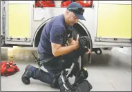  ?? BEA AHBECK/NEWS-SENTINEL ?? Lodi Fire Department Captain David Bolognini talks about the web gear system, which firefighte­rs carry when fighting wildfires, as he talks about being part of a strike team during the Detwiler Fire, at Station 2 in Lodi on Friday.