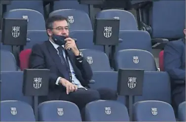  ??  ?? Josep Maria Bartomeu, ayer en el palco del Camp Nou.