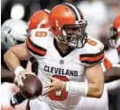  ?? D. ROSS CAMERON/ASSOCIATED PRESS ?? Browns rookie quarterbac­k Baker Mayfield helped Cleveland score 42 points in an overtime loss to the Raiders on Sunday.