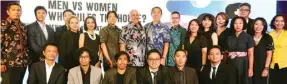  ?? IMAM HUSEIN/JAWA POS ?? TREN BARU: Presiden dan CEO Hakuhodo Inc Masayuki Mizhushima (sembilan dari kanan, berdiri) dan Presdir Hakuhodo Indonesia Irfan Ramli (tujuh dari kiri, berdiri) setelah acara ASEAN Sei-katsu-sha Forum 2018 di Jakarta kemarin.