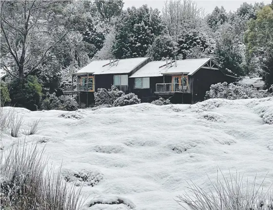  ?? Picture: Peppers Cradle Mountain Lodge ?? Snow blankets Cradle Mountain after a spring cold front.