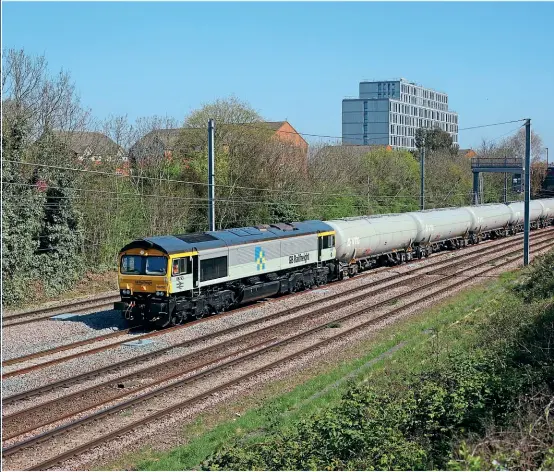  ?? JAMIE SQUIBBS ?? GBRf's retro liveried Class 66 No. 66793 passes
Acton Wells Junction on April 19 with a working of aviation fuel from Grain to Colnbrook.