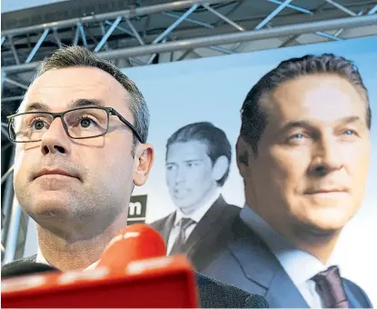  ??  ?? FPÖ-Vize Norbert Hofer (li.) präsentier­te das blaue Wahlprogra­mm ohne Parteichef Strache (re.), aber fast zeitgleich mit ÖVP-Chef Sebastian Kurz. Hofer freut sich, „dass sich vor Wahlen immer mehr Parteien unserer Linie annähern“. Mehr direkte...