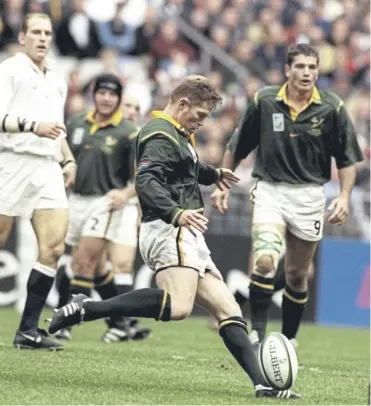  ?? ?? South Africa’s Jannie de Beer famously saw off England with a plethora of drop goals at the 1999 World Cup. Above, Finn Russell scored one last week