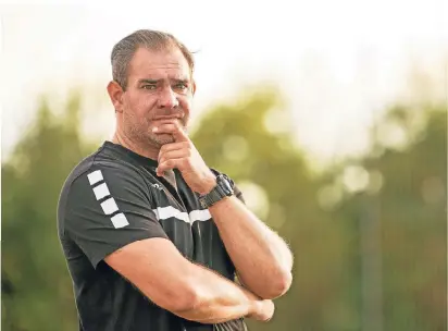 ?? VOLKER HEROLD
FOTO: ?? Will mit seiner neuen Mannschaft etwas erreichen: Fichte-Trainer Sven Schützek.