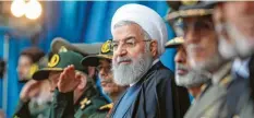  ?? Foto: dpa/Iranian Presidency ?? Hassan Ruhani, Präsident des Iran, während der jährlichen Militärpar­ade. Das Land lässt immer wieder seine Muskeln spielen.
