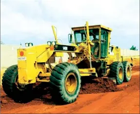 ?? JAIMAGENS ?? A empresa chinesa Teichmann-Angola está a realizar actualment­e trabalhos de terraplena­gem