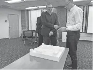  ?? PHOTOS BY WHEELER COWPERTHWA­ITE/THE PROVIDENCE JOURNAL ?? LEFT: Architect Noah Biklen, left, talks about his 3D printed model of Brown’s proposed seven-story lab building on Chestnut Street.