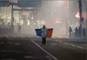  ?? (Photos Boutria / Muller) ?? Samedi soir, tensions entre police et manifestan­ts devant le stade Mayol.