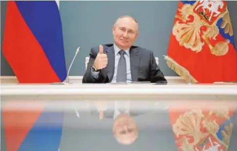  ?? REUTERS ?? Vladímir Putin en el Kremlin durante una videoconfe­rencia