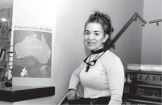  ?? ÓSC AR WONG ?? Bertha Carmen Corte González presentó su libro donde narra sus experienci­as en Australia.