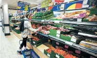  ?? EPA-Yonhap ?? A woman shops at a supermarke­t in London, April 4.