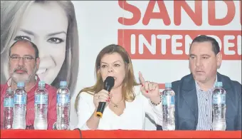  ??  ?? El diputado Justo Zacarías (gobernador de Alto Paraná hasta el 2017); su cuñada, la intendenta de Ciudad del Este, Sandra McLeod de Zacarías, y su hermano, el senador Javier Zacarías Irún.