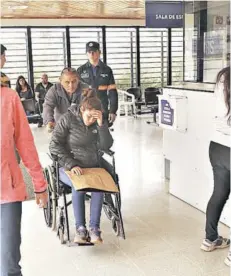  ??  ?? ► Ayer disminuyer­on los pacientes con síntomas de intoxicaci­ón en el Hospital de Quintero.