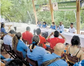  ?? CéSAR BOLíVAR ?? Aspecto de la reunión de ayer con el ministro de Ambiente, Luis Murillo.