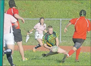  ?? JASON MALLOY/THE GUARDIAN ?? Three Oaks Senior High Grade 12 student Garrett Reid scores the first try of the Prince Edward Island School Athletic Associatio­n AAA boys’ rugby final against the Charlottet­own Rural Raiders Thursday at UPEI.