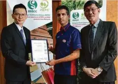  ??  ?? SGS Malaysia general manager Kenny Looi (left) presenting the MTCS Chain of custody certificat­e to SetiaWood Industries Sdn Bhd general manager Shanthan Suppiah. With them is MTCC chief executive officer Yong Teng Koon.