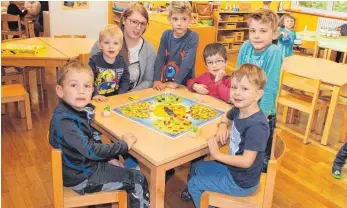  ?? FOTO: SIMON SCHNEIDER ?? Die zukünftige Kindergart­enleiterin Sandra Hipp besuchte selbst als Kind den Fridinger Kindergart­en Am Vogelsang. Seit 2009 arbeitet sie dort als Erzieherin.