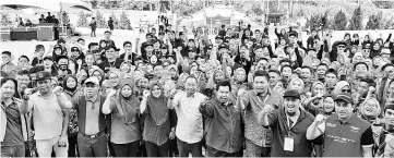  ??  ?? Abqaree (front, fourth right) with participan­ts at the Fiesta Belia Sepanggar 2018 and South West Coast level Sabah State Jelajah Hari Belia program launch at Yayasan Sabah yesterday.