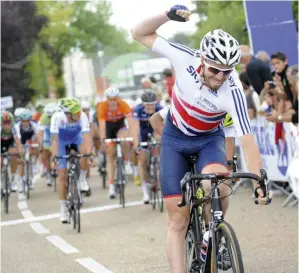  ??  ?? McLay pressed hard behind Mark Cavendish in the Tour sprints in 2016
McLay celebrates winning stage three of the Tour de l’Avenir for GB