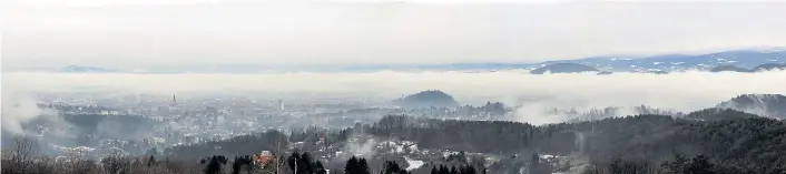  ??  ?? Graz, unter den Nationalso­zialisten mit dem Ehrentitel „Stadt der Volkserheb­ung“bedacht, ist inzwischen die Stadt der Künstlerer­hebung.