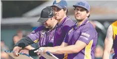  ??  ?? Thomson co-coach Brent Taylor (centre) on the boundary line.