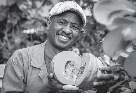  ?? JOSE A. IGLESIAS jiglesias@elnuevoher­ald.com ?? Chef Jerry Dominique, who has made soup joumou a regular item on his KC Healthy Cooking restaurant’s menu, holds a pumpkin, the main ingredient in the soup.