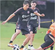  ??  ?? ► Fernández, entrenando en Miami. El volante saltó del Milan al Necaxa de México.