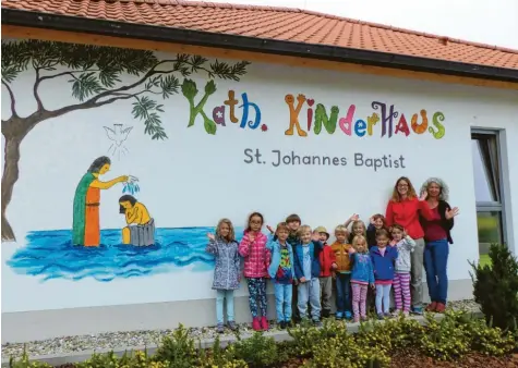  ?? Archivfoto: Steffi Brand ?? Das Kinderhaus, in dem aktuell Krippen- und Kindergart­enkinder untergebra­cht sind, platzt aus allen Nähten.