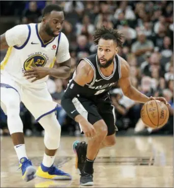  ?? DARREN ABATE — THE ASSOCIATED PRESS ?? San Antonio guard Patty Mills, right, during the second half of Game 4. drives against Golden State’s Draymond Green