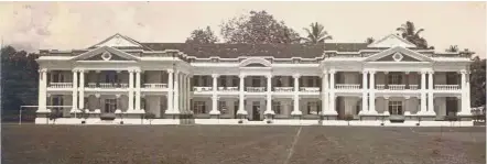  ??  ?? Beacon of education: The Malay College Kuala Kangsar building when it first opened. — MCOBA