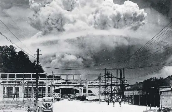  ?? NAGASAKI ATOMIC BOMB MUSEUM ?? Foto de archivo que muestra la nube en forma de champiñón originada el 9 de agosto de 1945 por la bomba atómica en Nagasaki